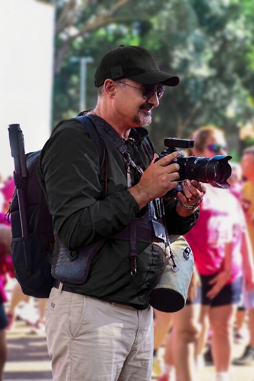 Rogério fotografando em um evento de corrida